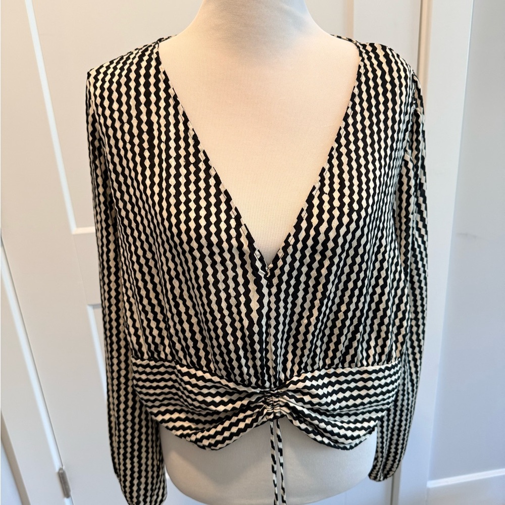 H&M Black and White Zigzag Blouse